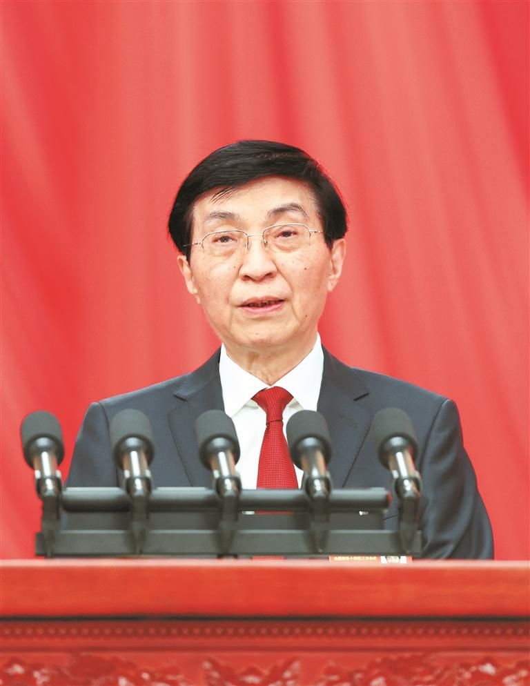向大会报告工作。 新华社记者 刘卫兵 摄