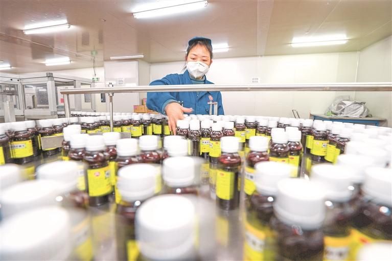 贵州百灵企业集团制药股份有限公司生产车间一角