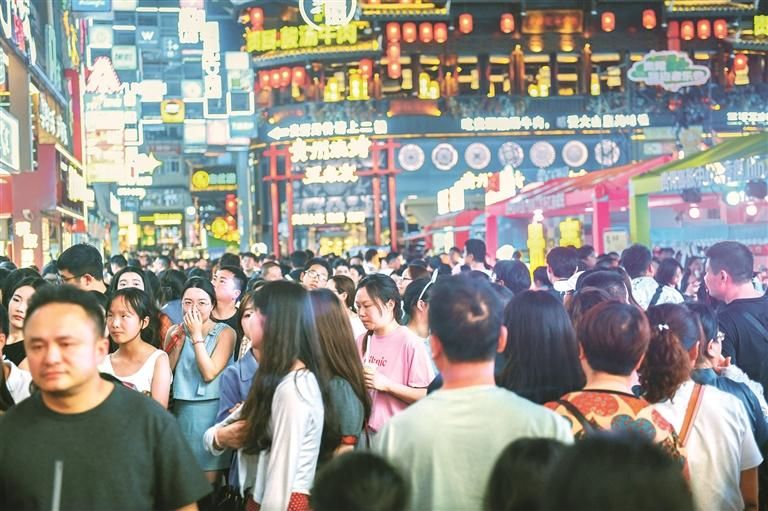 热闹非凡的青云市集 热闹非凡的青云市集
