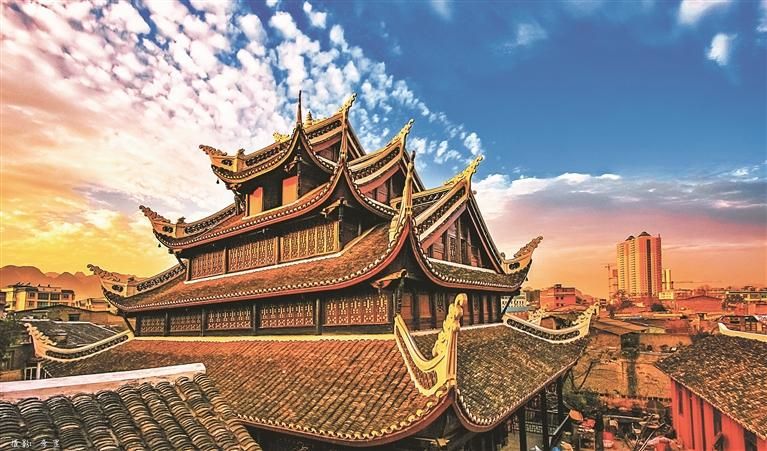 晨曦中的织金财神庙
