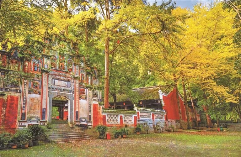 秋日里的月潭寺