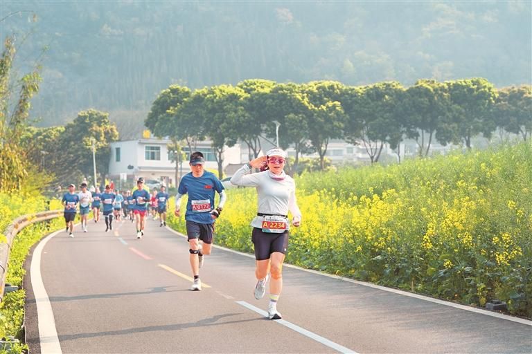 万峰林景区举行“2025兴义万峰林警察半...
