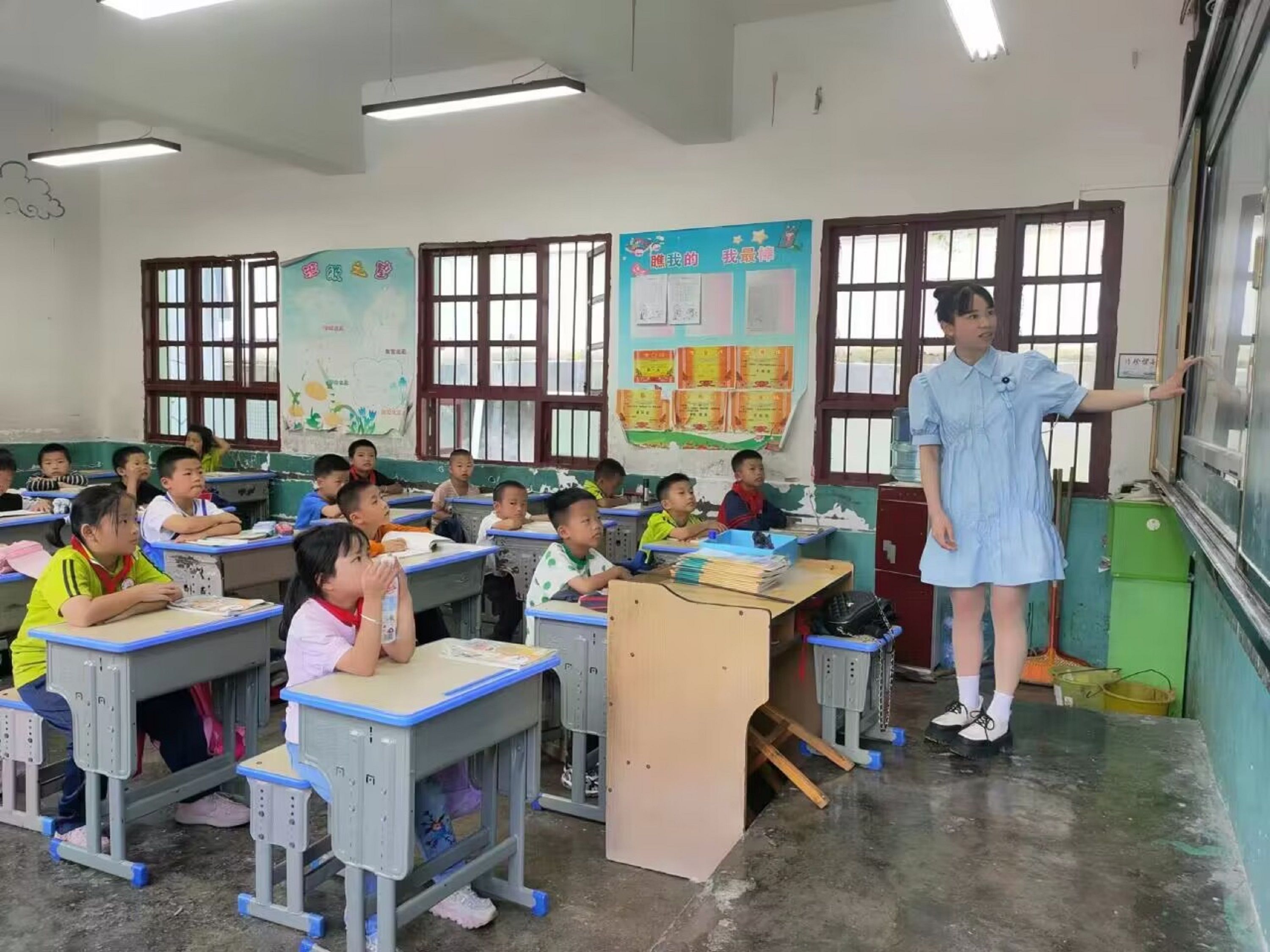 黄光新，雷山县局业务员到帮扶村固鲁小学开展防灾减灾知识进校园活动，雷山县气象局